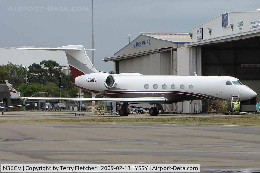 N36GV, 2002 Gulfstream Aerospace G-V C/N 674, Gulfstream on Sydney biz ramp