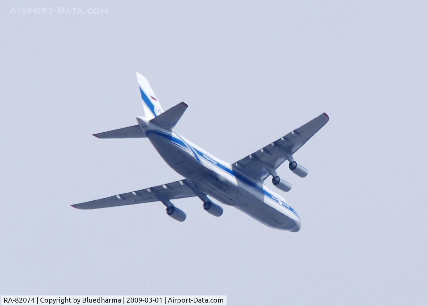 RA-82074, 1994 Antonov An-124-100 Ruslan C/N 9773051459142, Antanov-124 over Columbine High School on final approach to DIA.