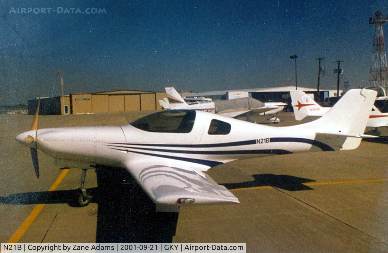 N21B, 2000 Lancair 320 C/N 638, At Arlington Municipal