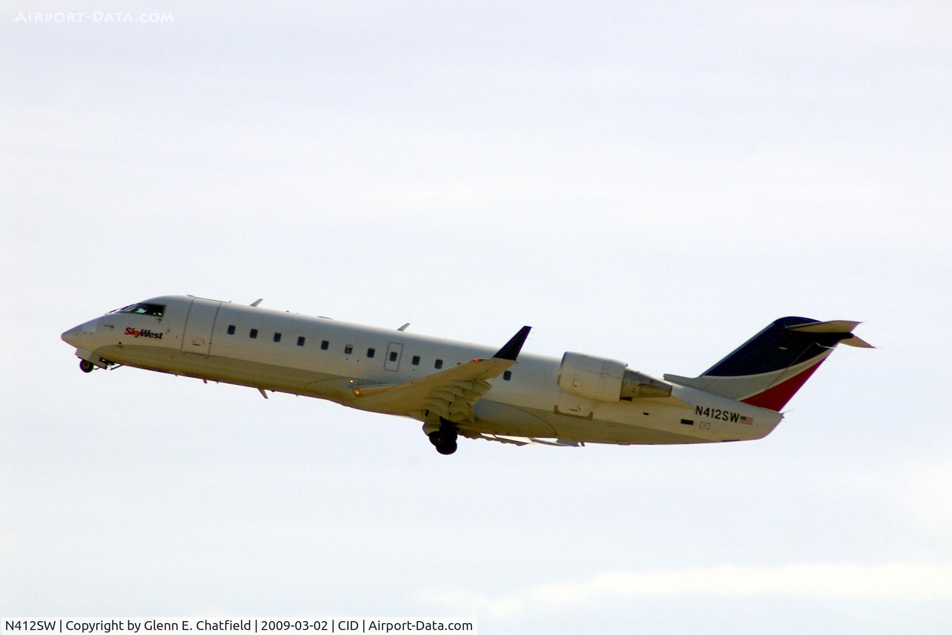 N412SW, 1995 Canadair CRJ-200ER (CL-600-2B19) C/N 7101, Climbing out after taking off Runway 9