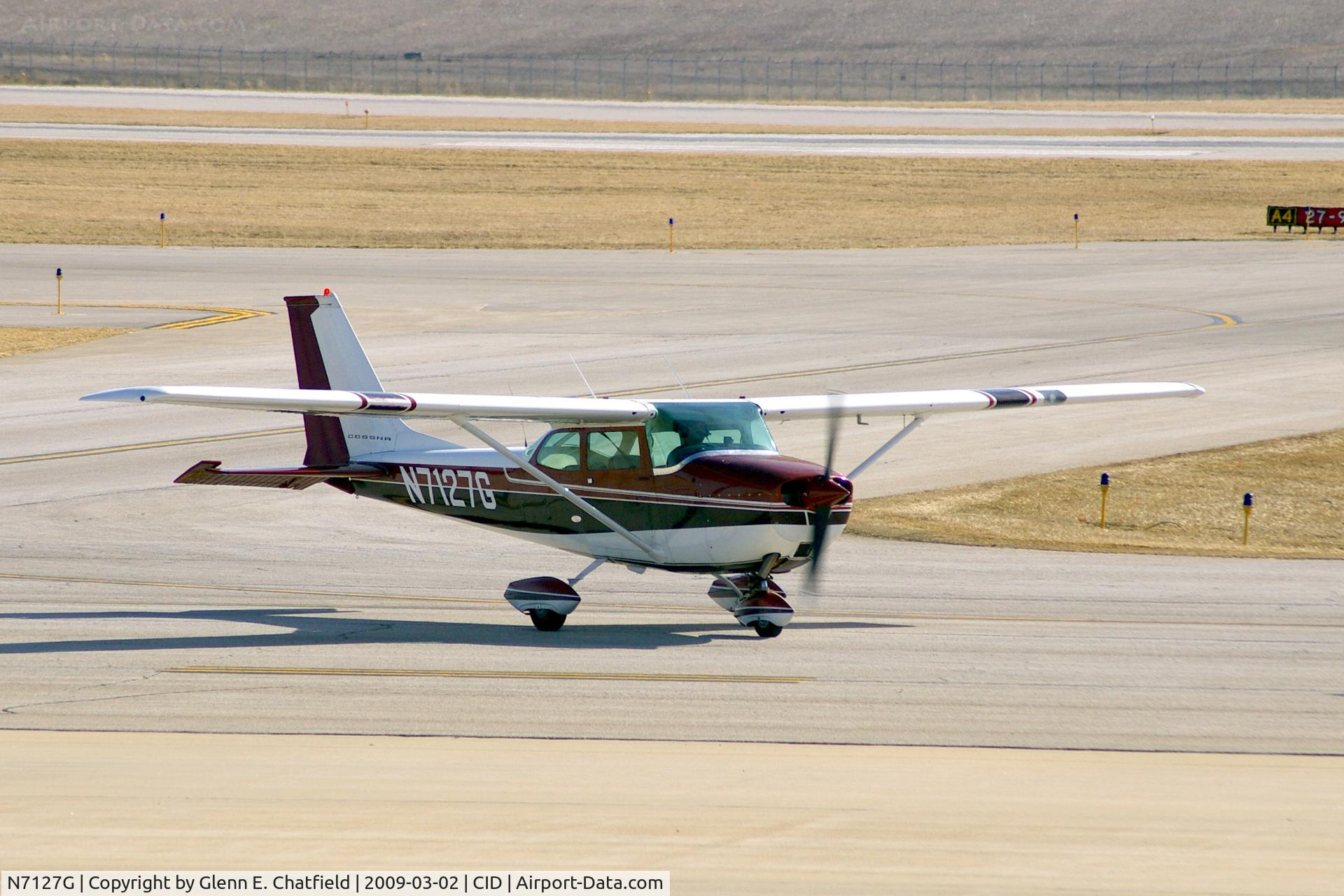 N7127G, 1969 Cessna 172K Skyhawk C/N 17258827, Taxiing to landmark.
