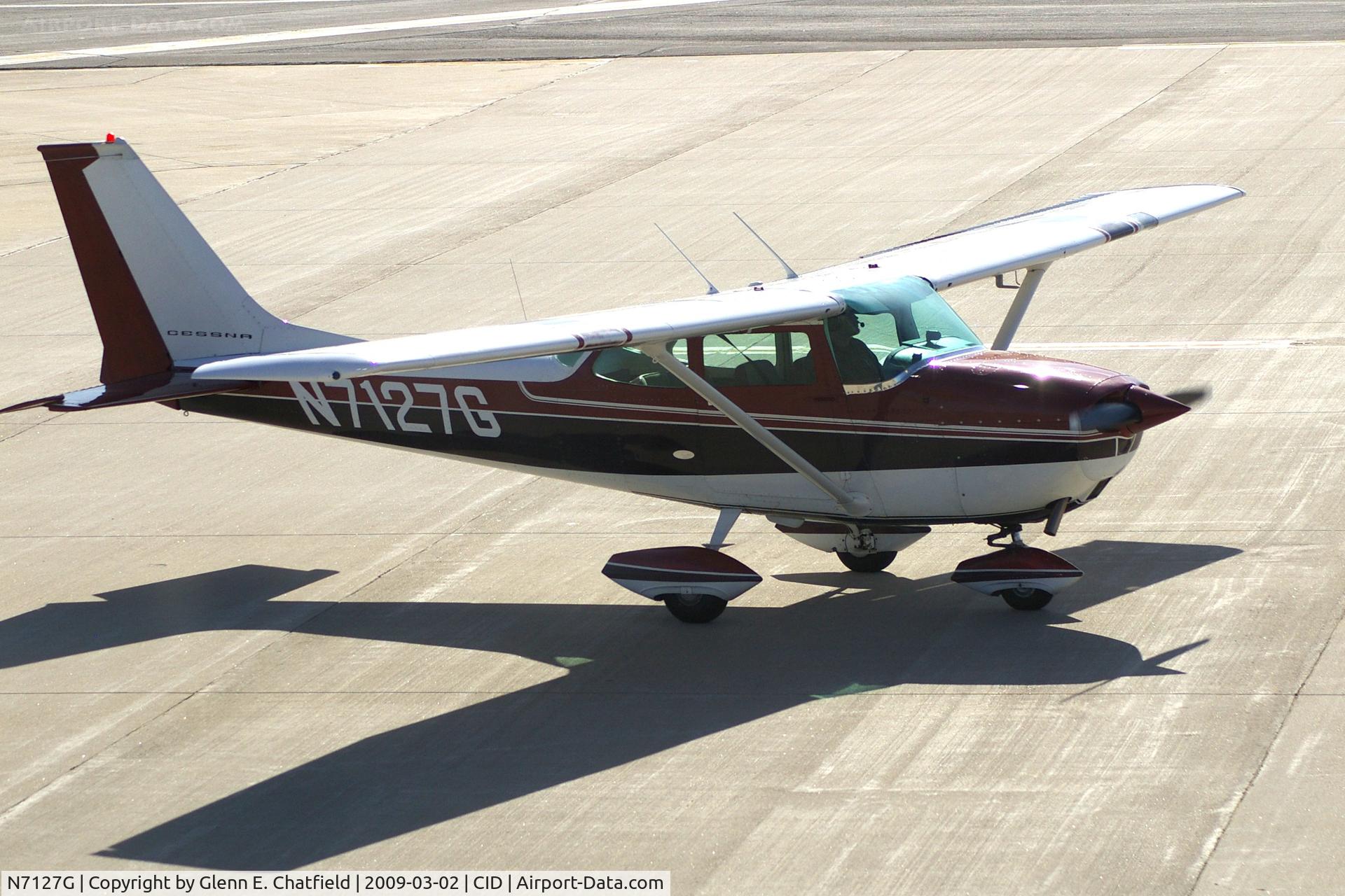 N7127G, 1969 Cessna 172K Skyhawk C/N 17258827, Taxiing to landmark.