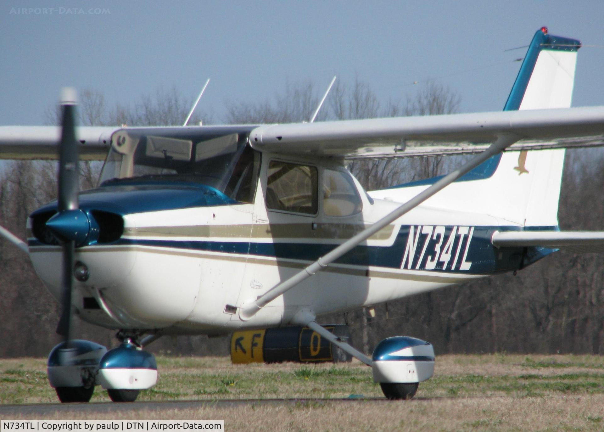 N734TL, 1977 Cessna 172N C/N 17269100, On taxiway Foxtrot about to turn onto runway 14 at the Shreveport Downtown airport.