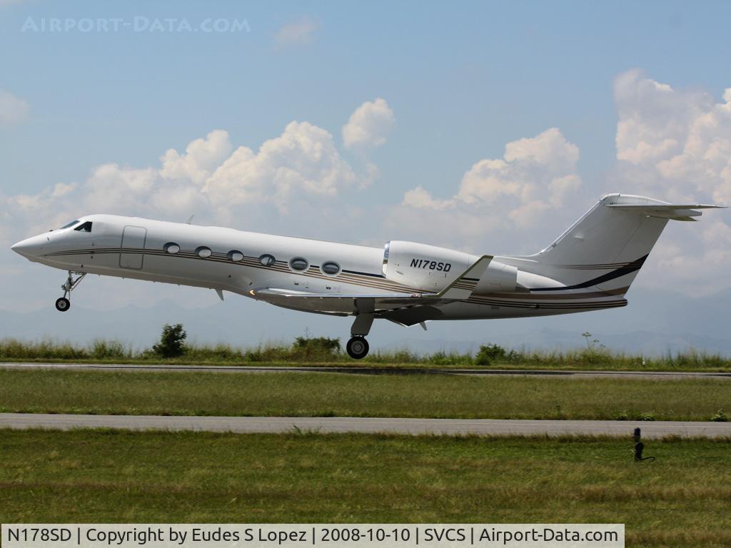 N178SD, 2008 Gulfstream Aerospace GIV-X (G450) C/N 4111, ON TAKEOFF