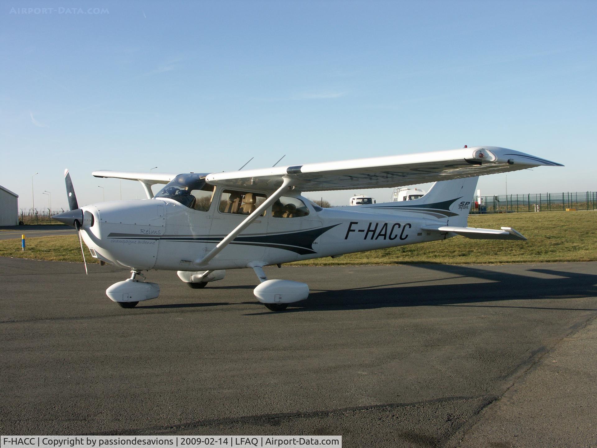 F-HACC, 2004 Cessna 172S C/N 172S-9753, au parking