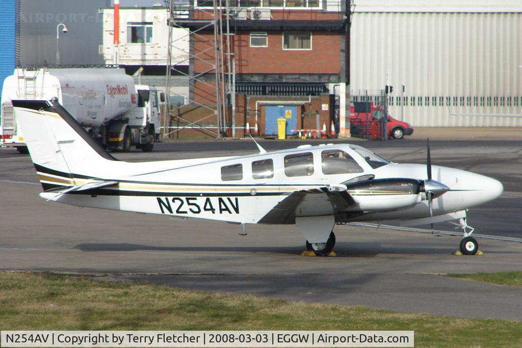 N254AV, 2000 Hawker Beechcraft Corp G58 Baron C/N TH-2254, Beech 58 at Luton