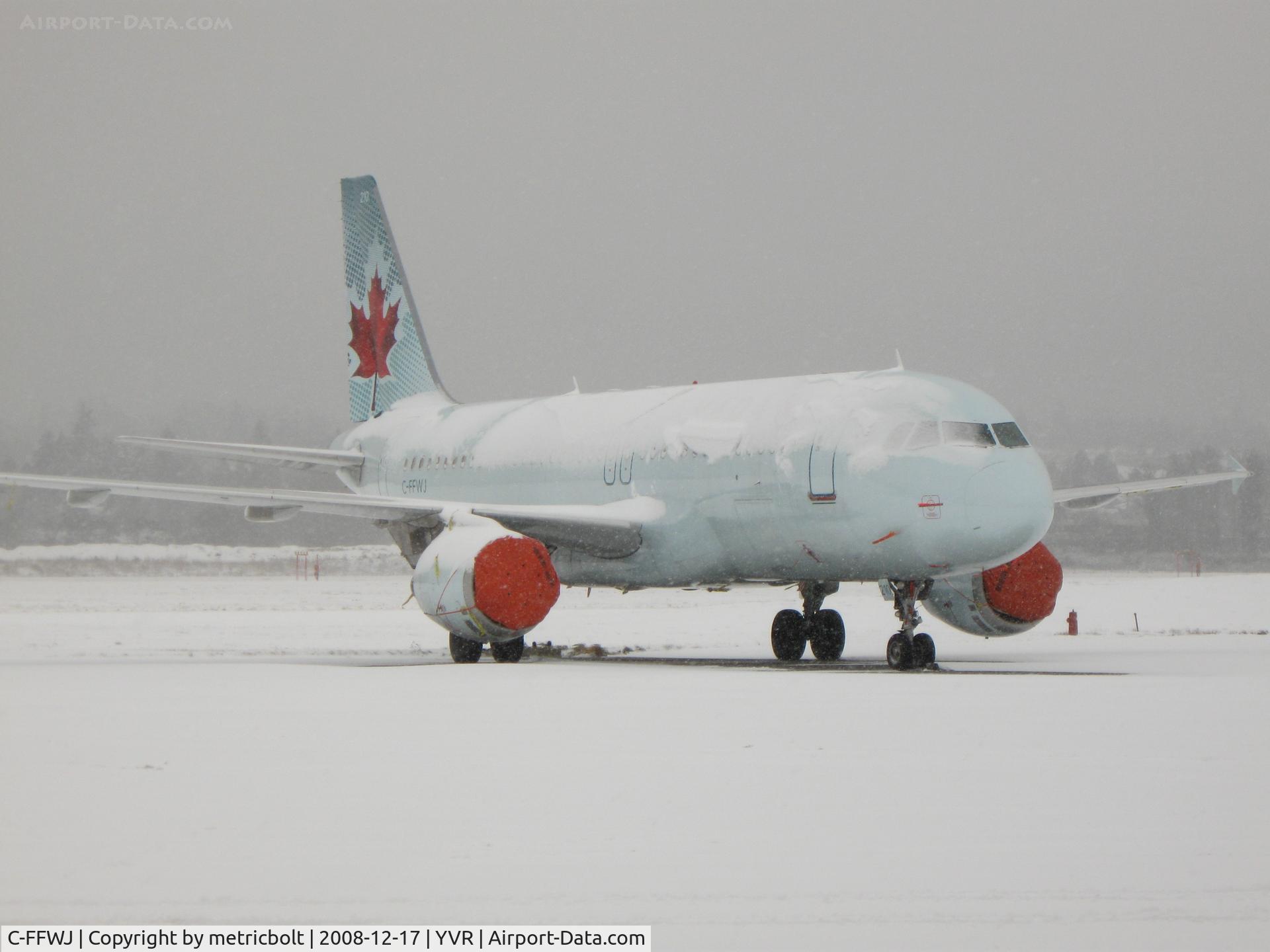 C-FFWJ, 1990 Airbus A320-211 C/N 150, On a cold winter day,Dec.2008