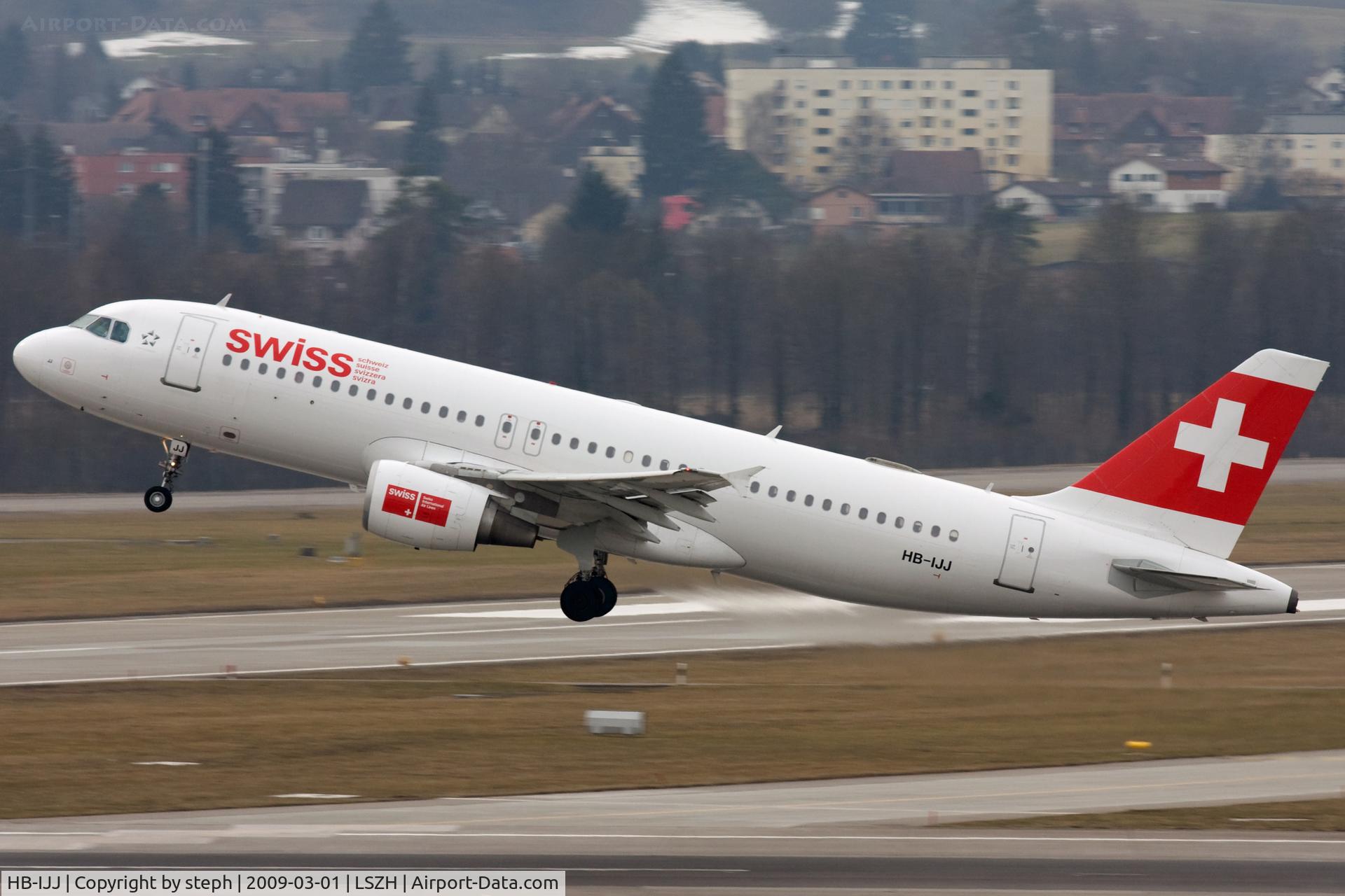 HB-IJJ, 1996 Airbus A320-214 C/N 585, 