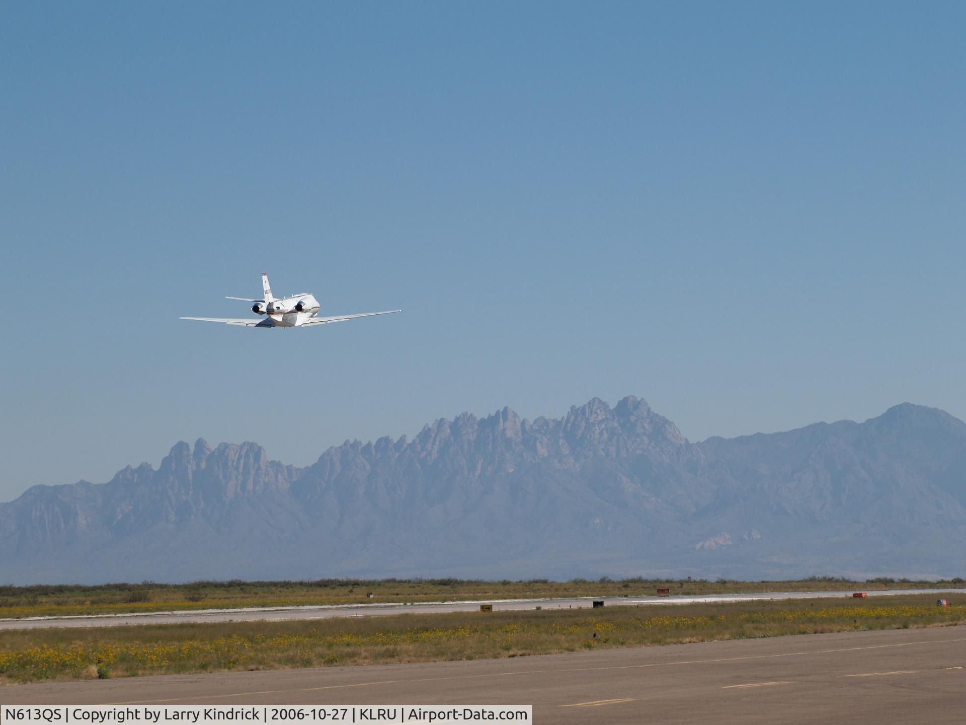 N613QS, 2005 Cessna 560XL C/N 560-5599, Departing Las Cruces