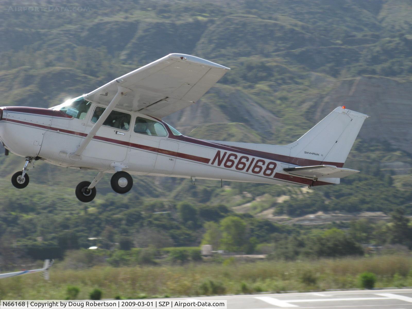 N66168, 1983 Cessna 172P C/N 17275974, 1983 Cessna 172P SKYHAWK II, Lycoming O-320-D2J 160 Hp, takeoff climb Rwy 04