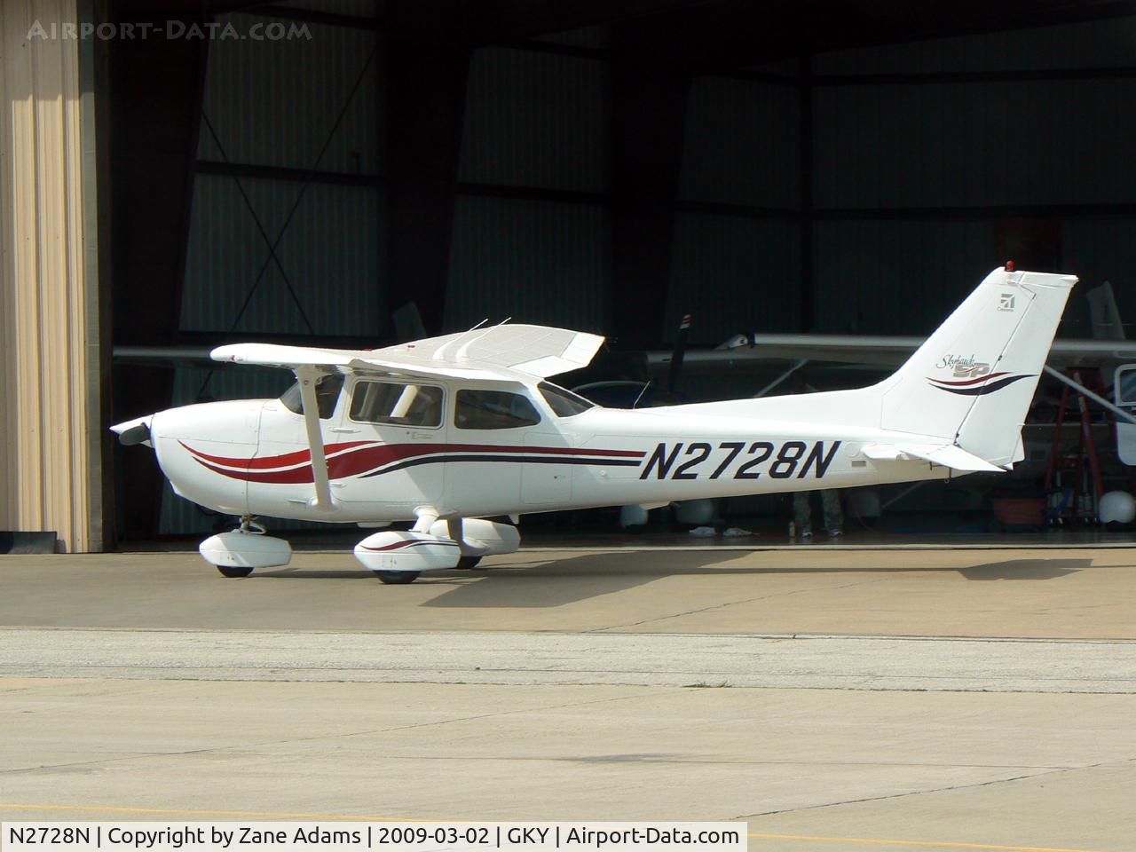 N2728N, 2000 Cessna 172S C/N 172S8406, At Arlington Municipal