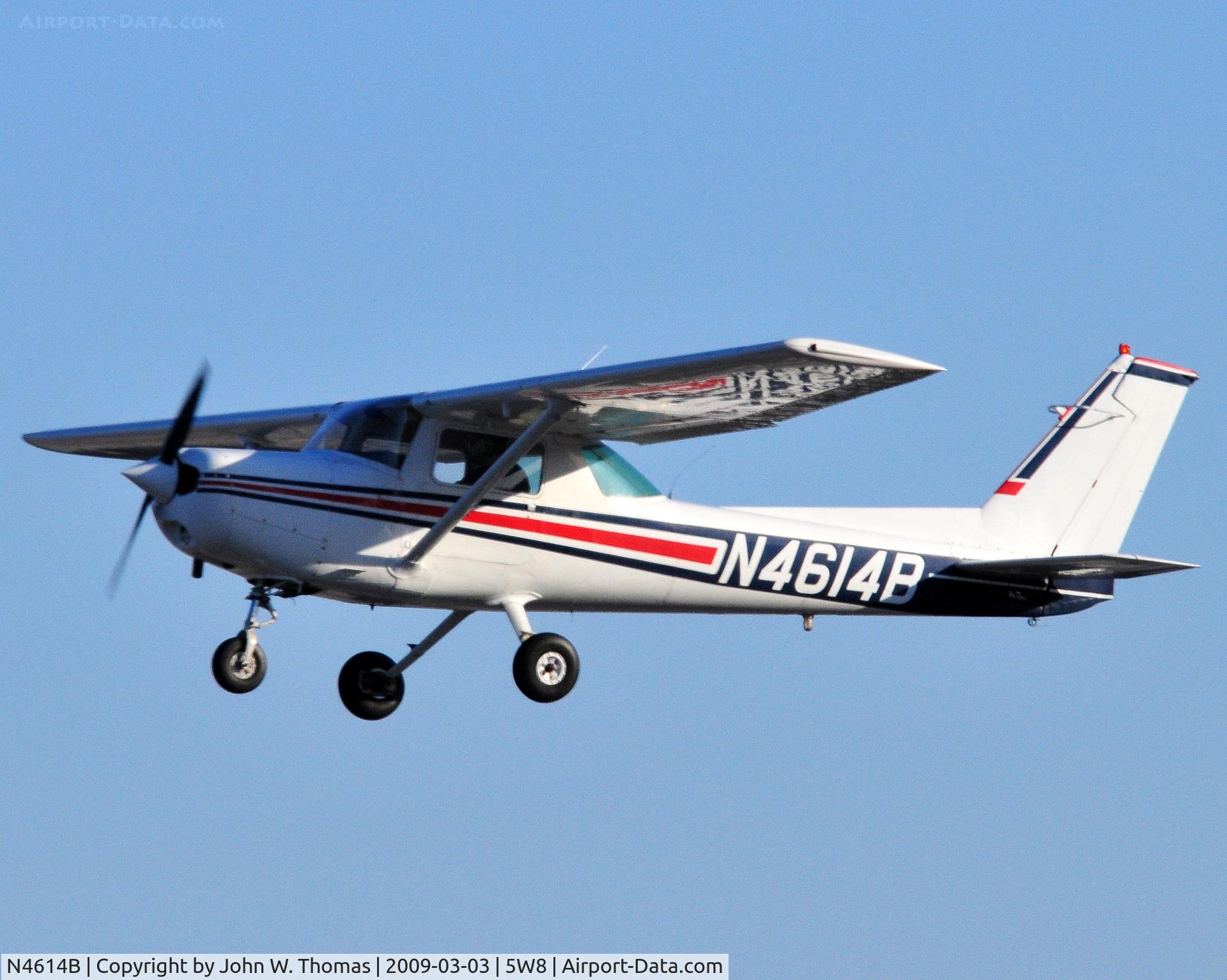N4614B, 1979 Cessna 152 C/N 15283552, Departing runway 4