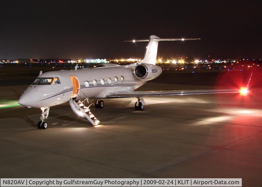 N820AV, 2004 Gulfstream Aerospace GIV-X (G450) C/N 4002, Night shot of this magnificent aircraft