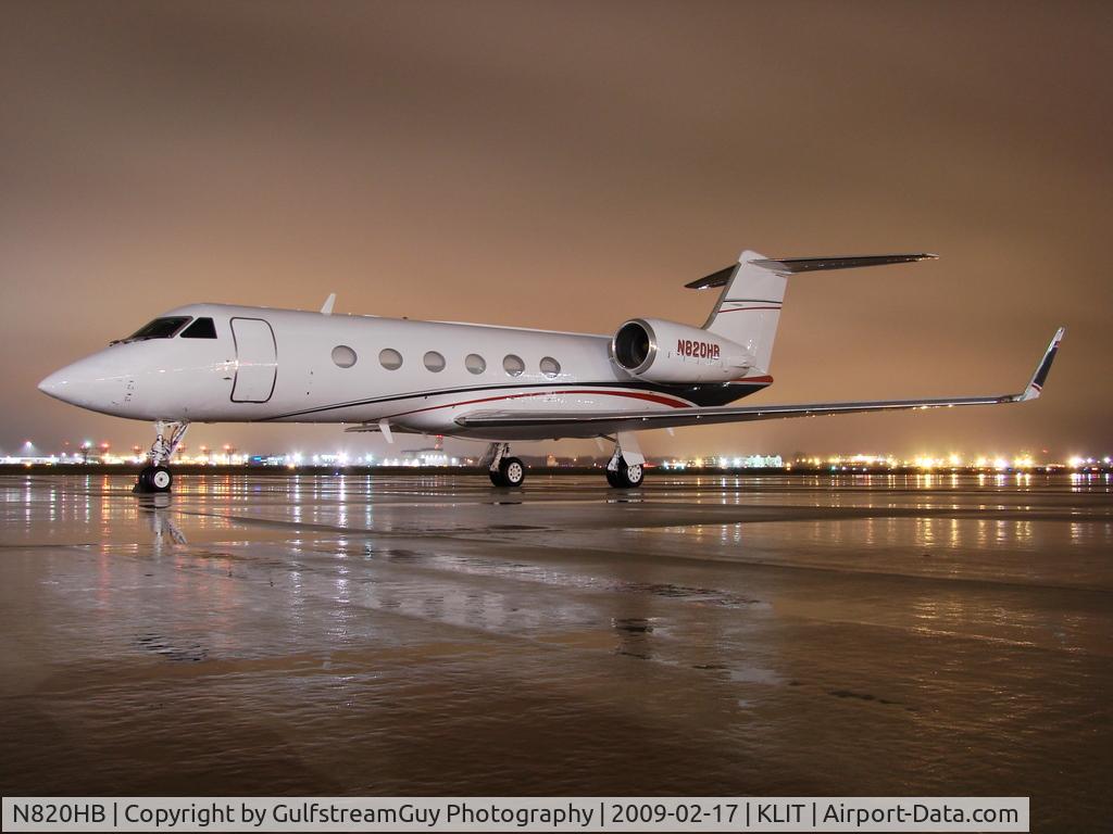 N820HB, 1987 Gulfstream Aerospace G-IV C/N 1024, Night shot in the rain.