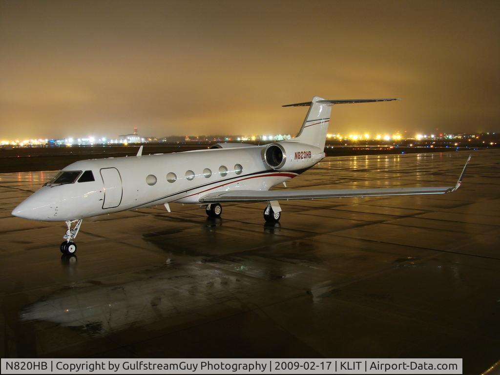 N820HB, 1987 Gulfstream Aerospace G-IV C/N 1024, Night shot in the rain.