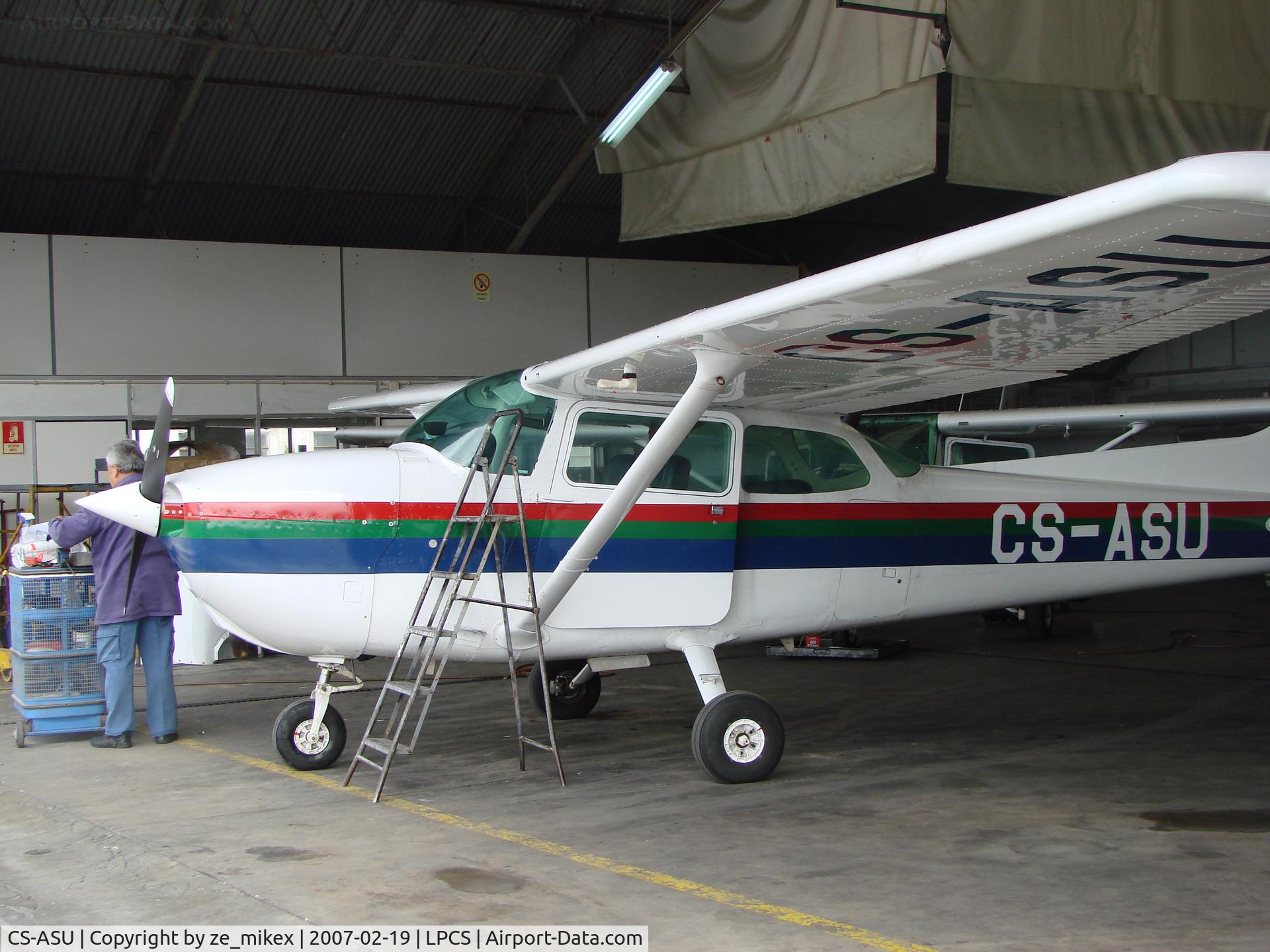 CS-ASU, 1978 Cessna 172N C/N 172-72821, cessna at garage