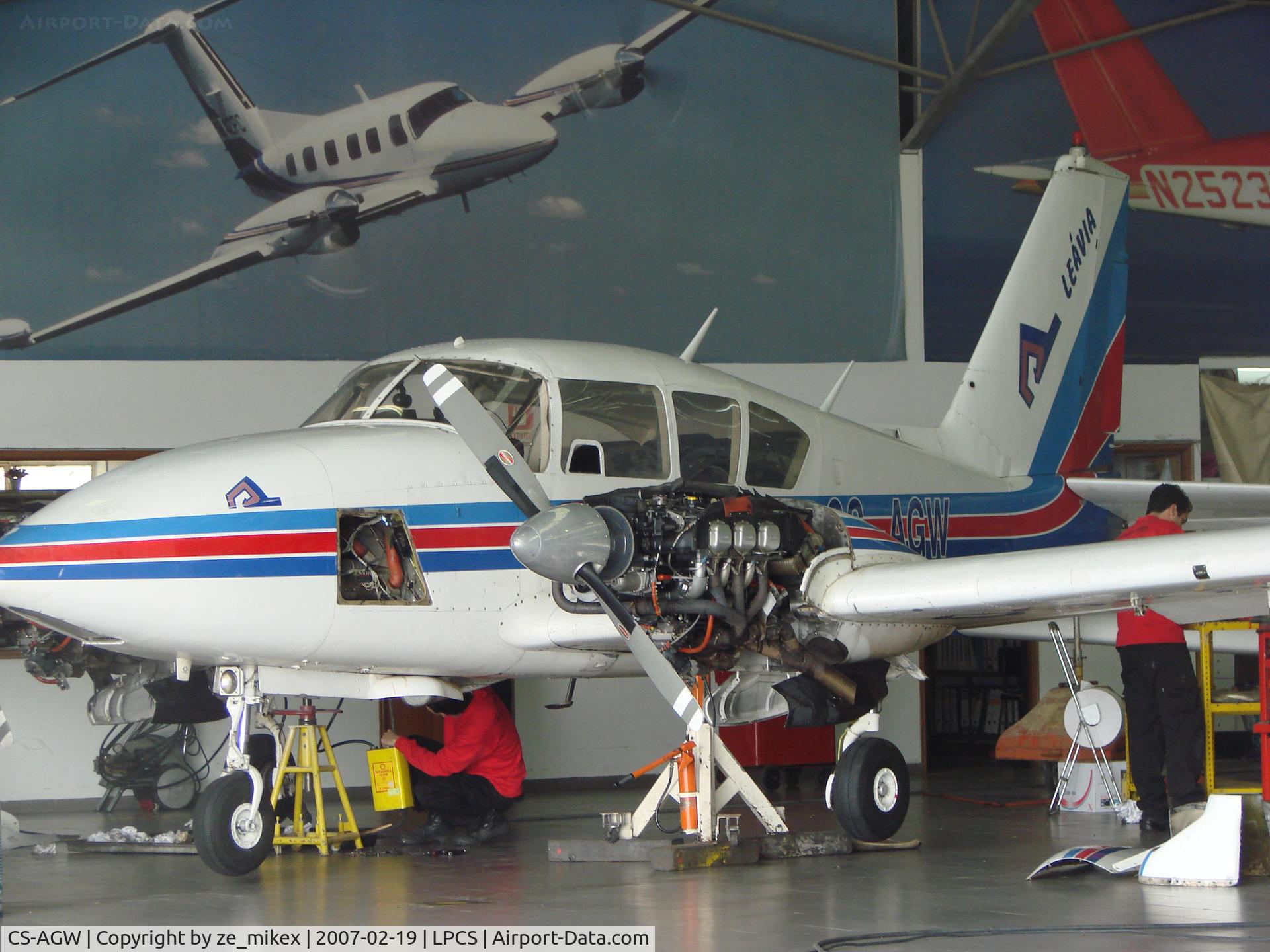 CS-AGW, Piper PA-23-250 Aztec C/N 274665, Piper, beeing Inspected