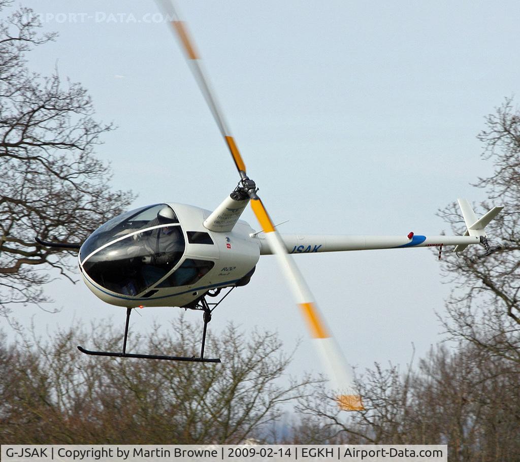 G-JSAK, 1999 Robinson R22 Beta C/N 2959, She comes round for the last time during the display.
