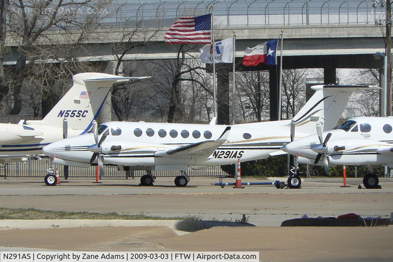 N291AS, 2001 Raytheon Aircraft Company B300 C/N FL-332, At Meacham Field