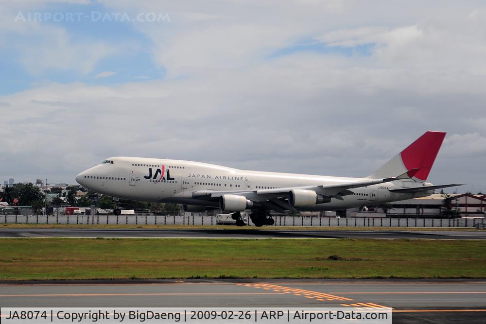 JA8074, 1990 Boeing 747-446 C/N 24426, JAL B747-400 just before touch down at RPLL.