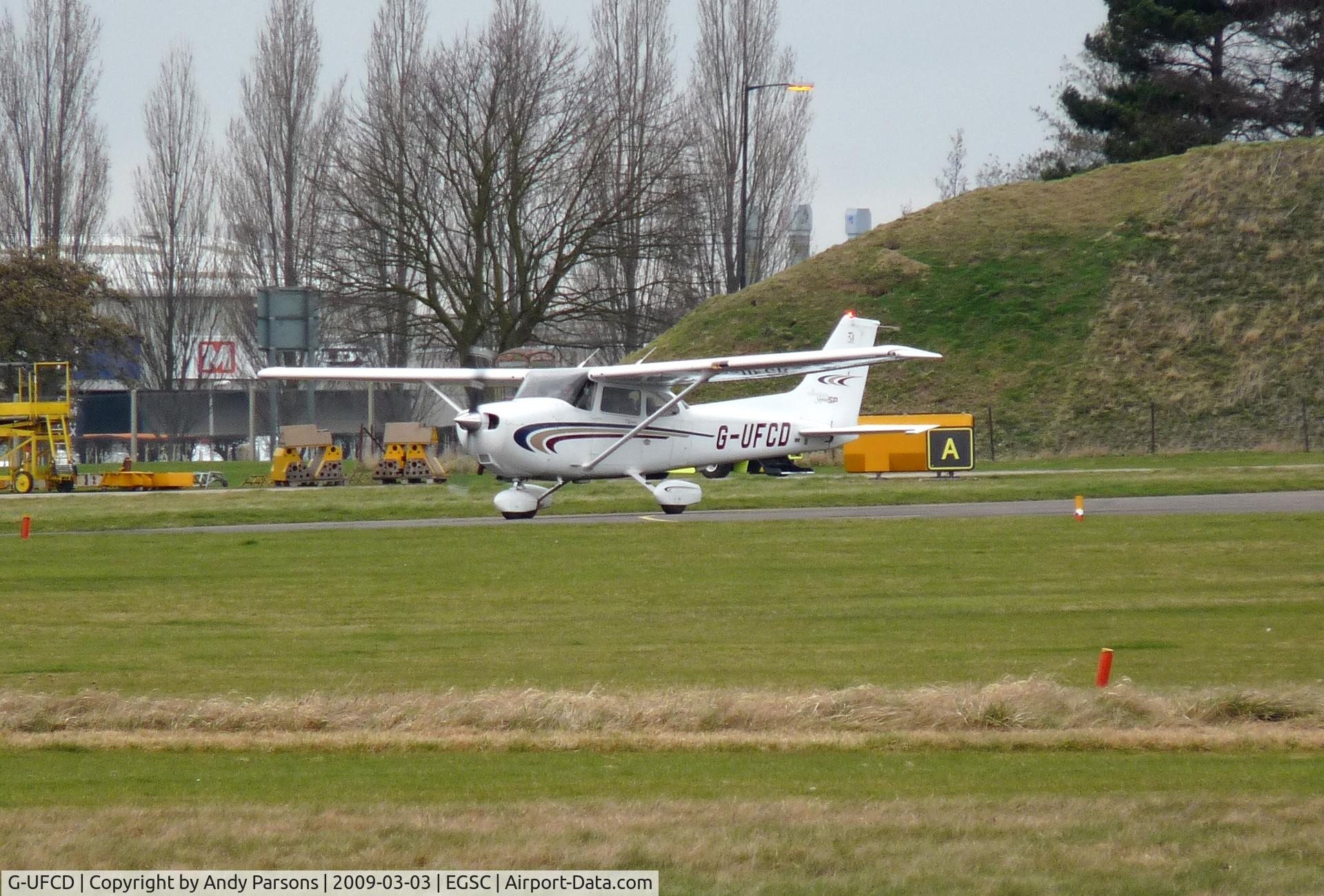 G-UFCD, 2000 Cessna 172S C/N 172S-8443, G-UFCD at Cambridge