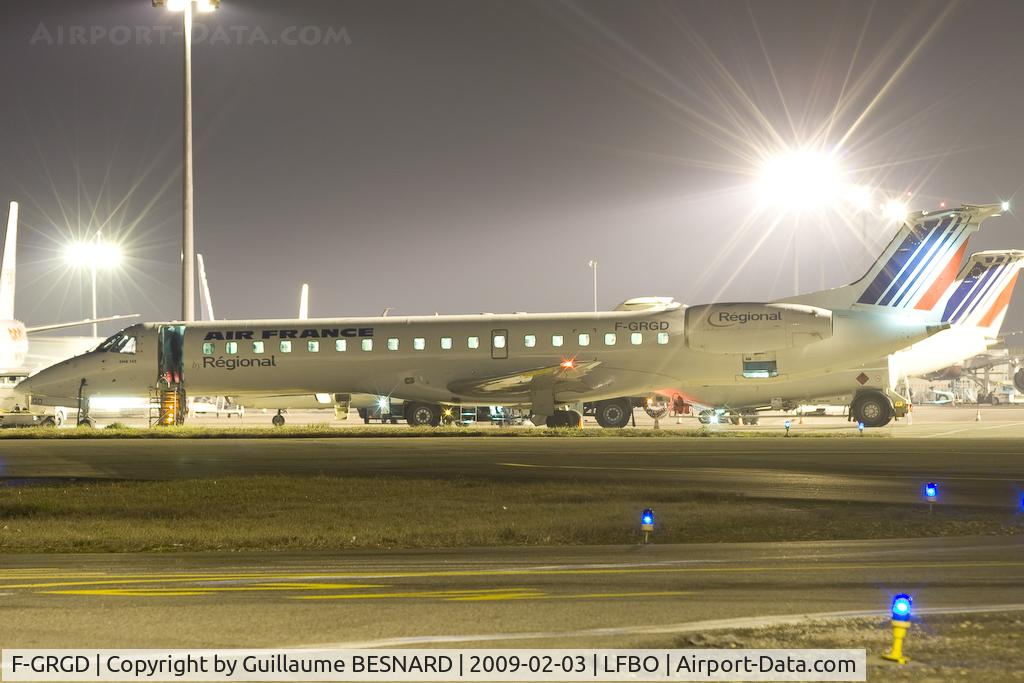 F-GRGD, 1998 Embraer EMB-145EU (ERJ-145EU) C/N 145043, Resting at night.