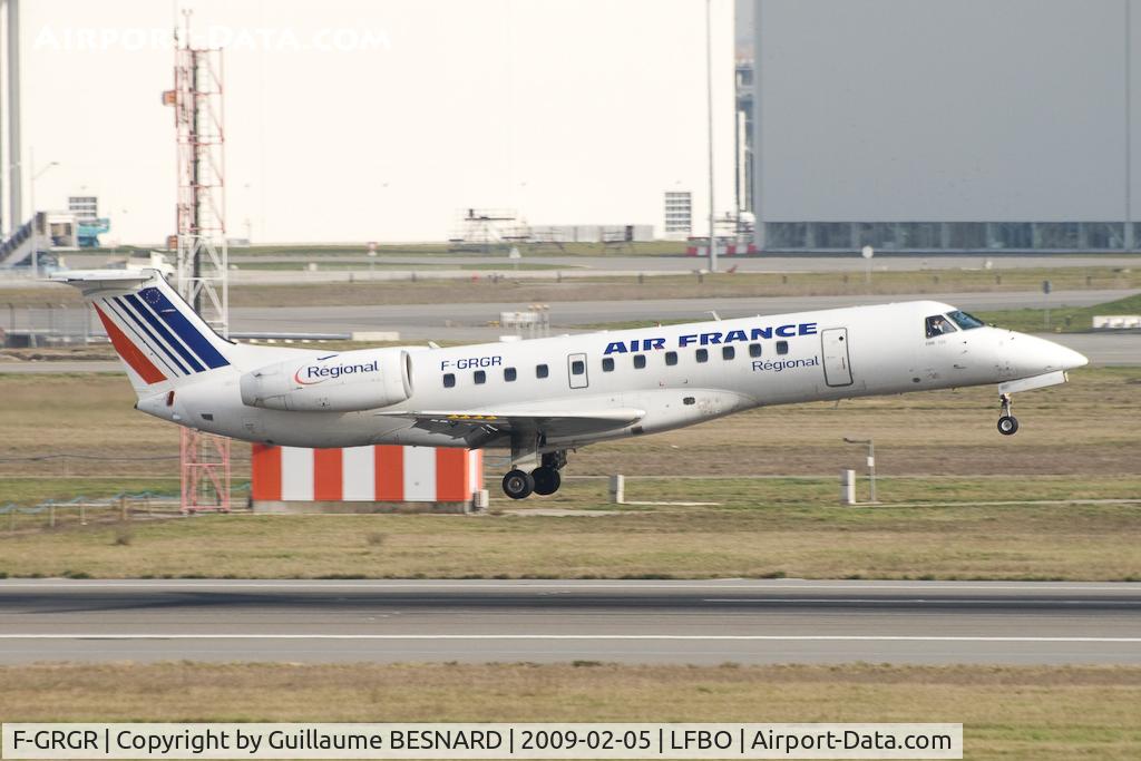 F-GRGR, 2000 Embraer ERJ-135ER (EMB-135ER) C/N 145236, Landing  14R