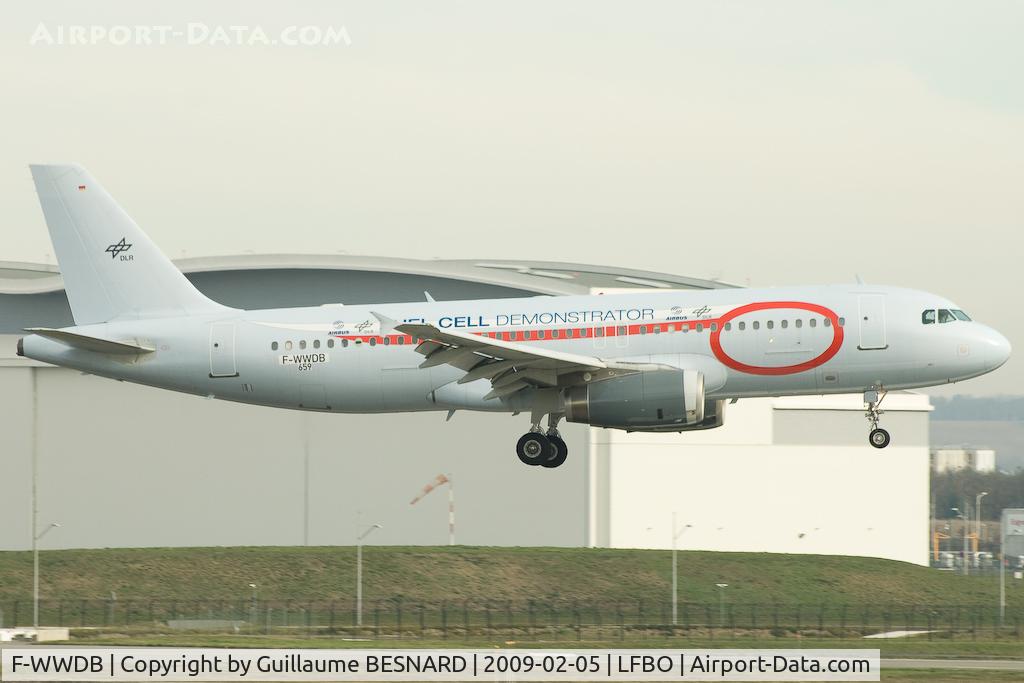 F-WWDB, 1997 Airbus A320-232 C/N 659, Landing 14R