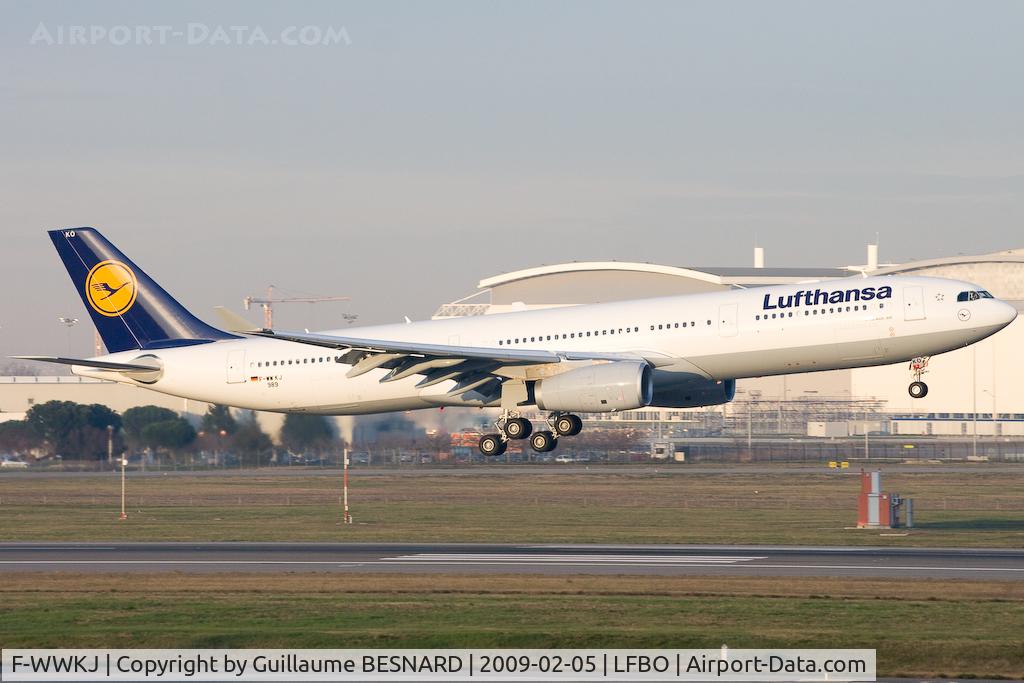 F-WWKJ, 2009 Airbus A330-343X C/N 989, Landing 14R