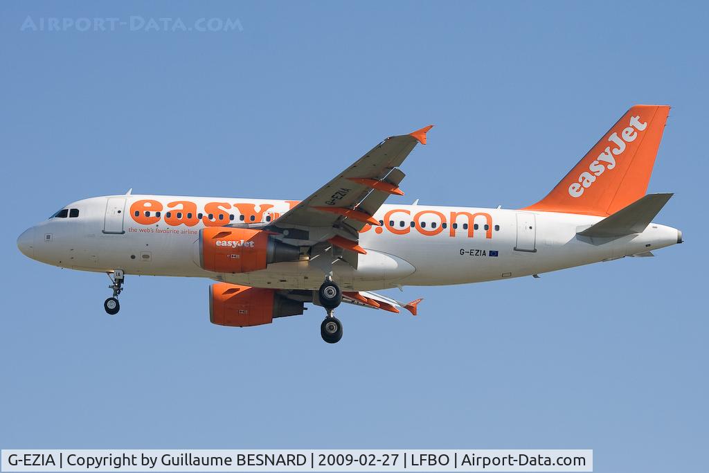 G-EZIA, 2005 Airbus A319-112 C/N 2420, Landing 32L
