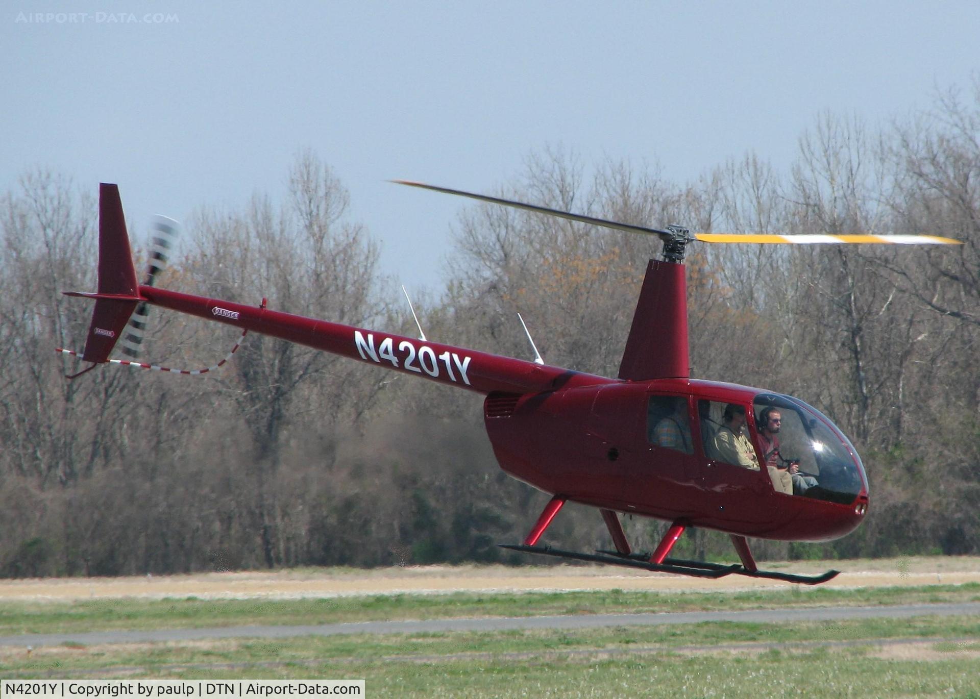 N4201Y, Robinson R44 II C/N 12593, Taking off from the Shreveport Downtown airport.