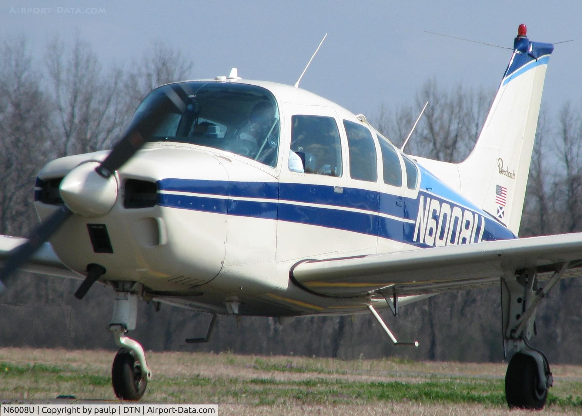 N6008U, 1978 Beech C24R C/N MC-616, Taxiing to the active.