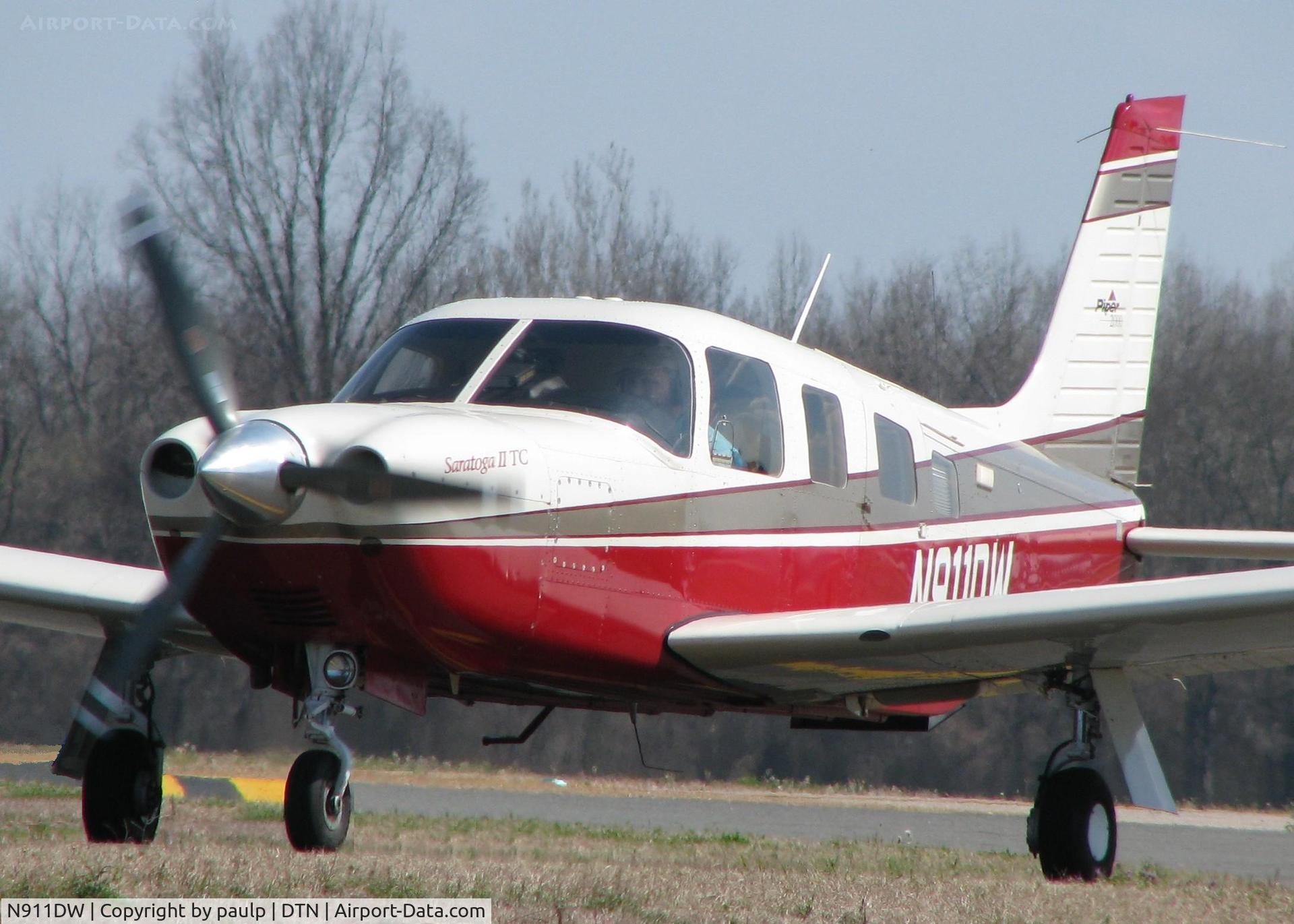 N911DW, 2000 Piper PA-32R-301T Turbo Saratoga C/N 3257133, On taxiway Foxtrot about to turn onto runway 14 at the Shreveport Downtown airport.