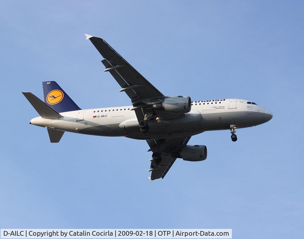 D-AILC, 1996 Airbus A319-114 C/N 616, On short final for runway 08R