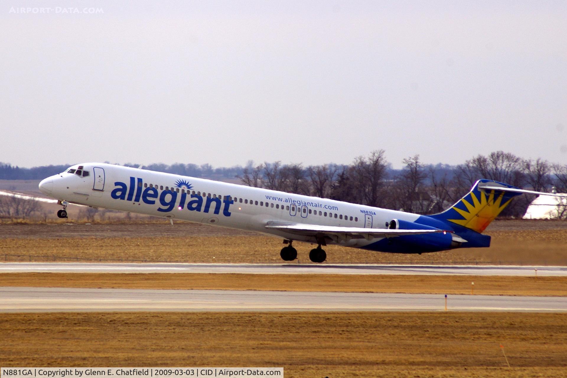 N881GA, 1988 McDonnell Douglas MD-83 (DC-9-83) C/N 49708, Departing Runway 9.