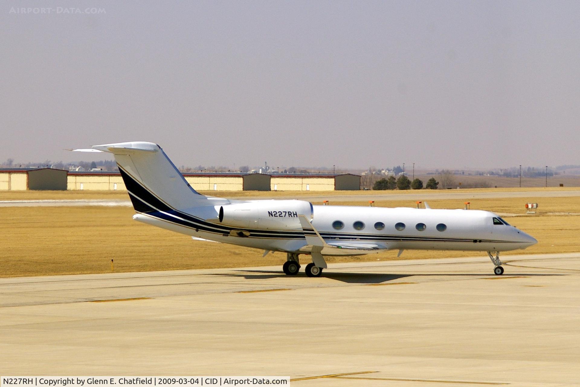 N227RH, 2007 Gulfstream Aerospace GIV-X (G450) C/N 4108, Taxiing to Landmark FBO.