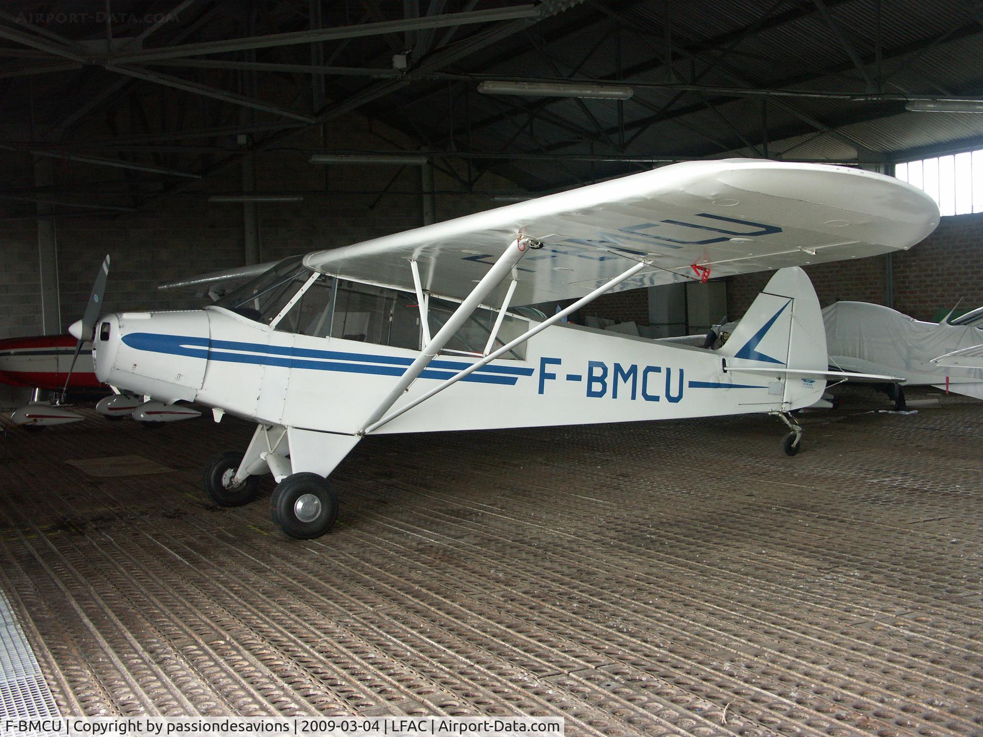 F-BMCU, 1951 Piper L-18C Super Cub (PA-18-95) C/N 18-1429, dans le hangar à Calais