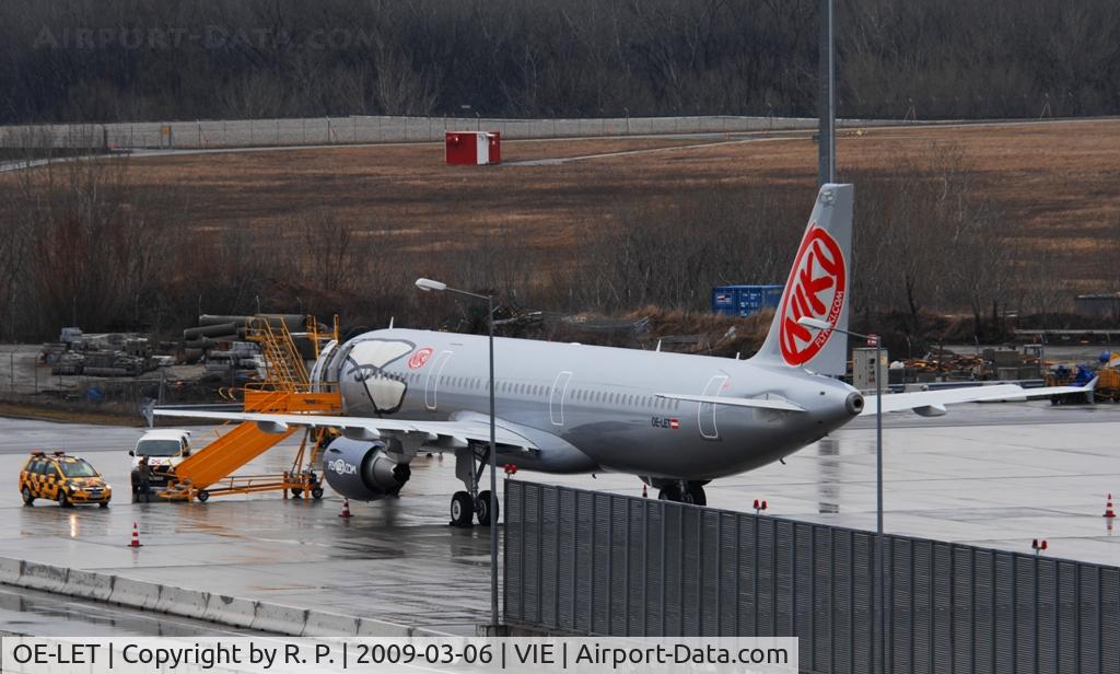 OE-LET, 2009 Airbus A321-211 C/N 3830, Nikis 2nd Airbus A 321 arrived at VIE on the 05th March 2009 - this is probably one of the first pictures of NIKI's new aircraft