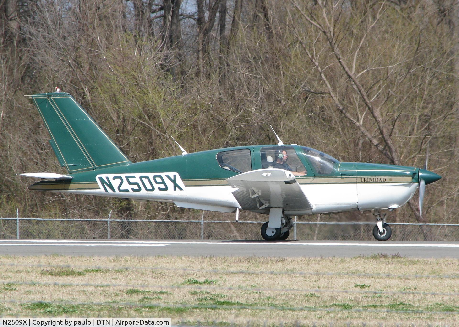 N2509X, Socata TB-20 Trinidad C/N 951, Starting to roll down runway 14 for take off from the Shreveport Downtown airport.