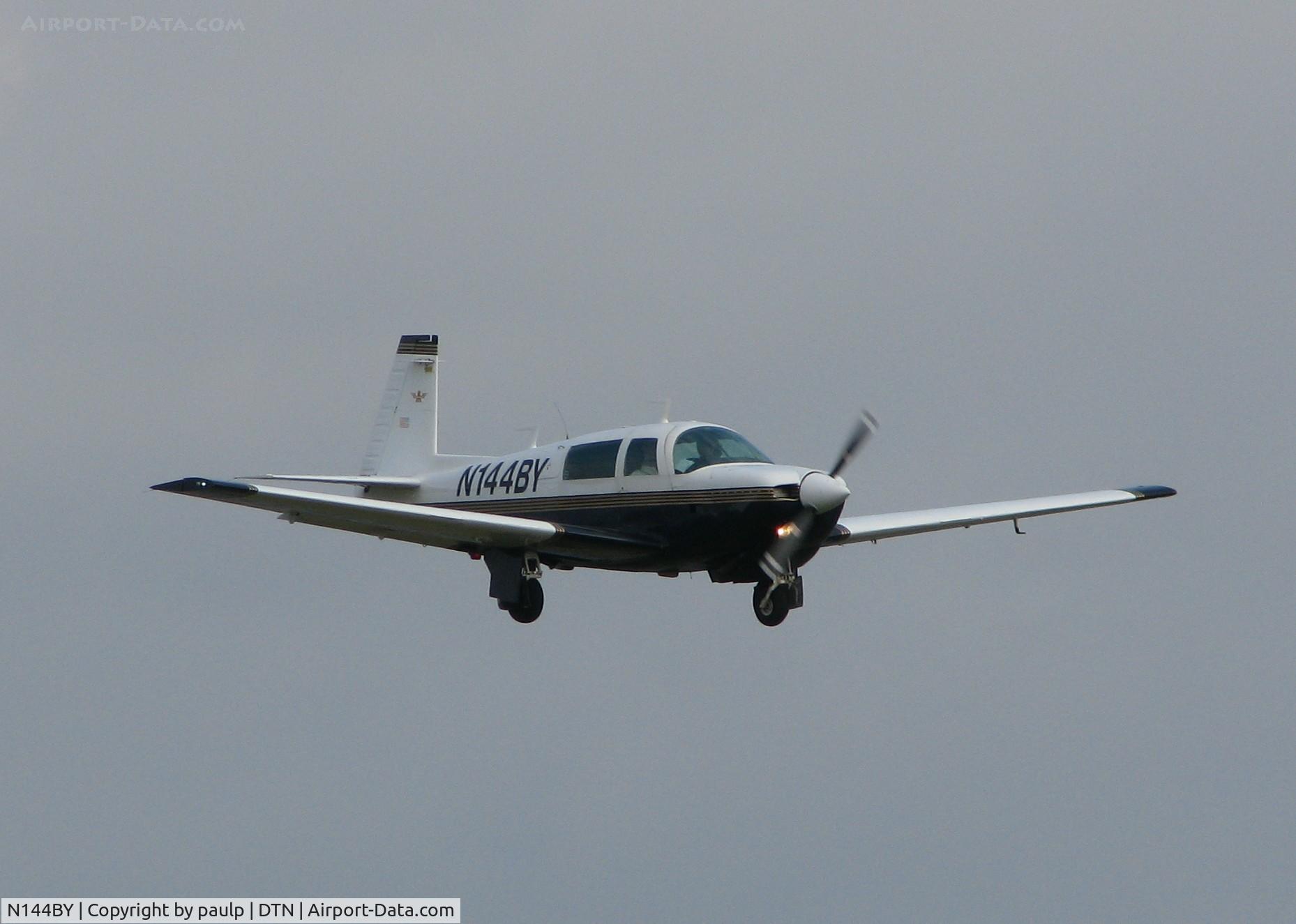 N144BY, 1977 Mooney M20J 201 C/N 24-0034, Landing at the Shreveport Downtown airport.