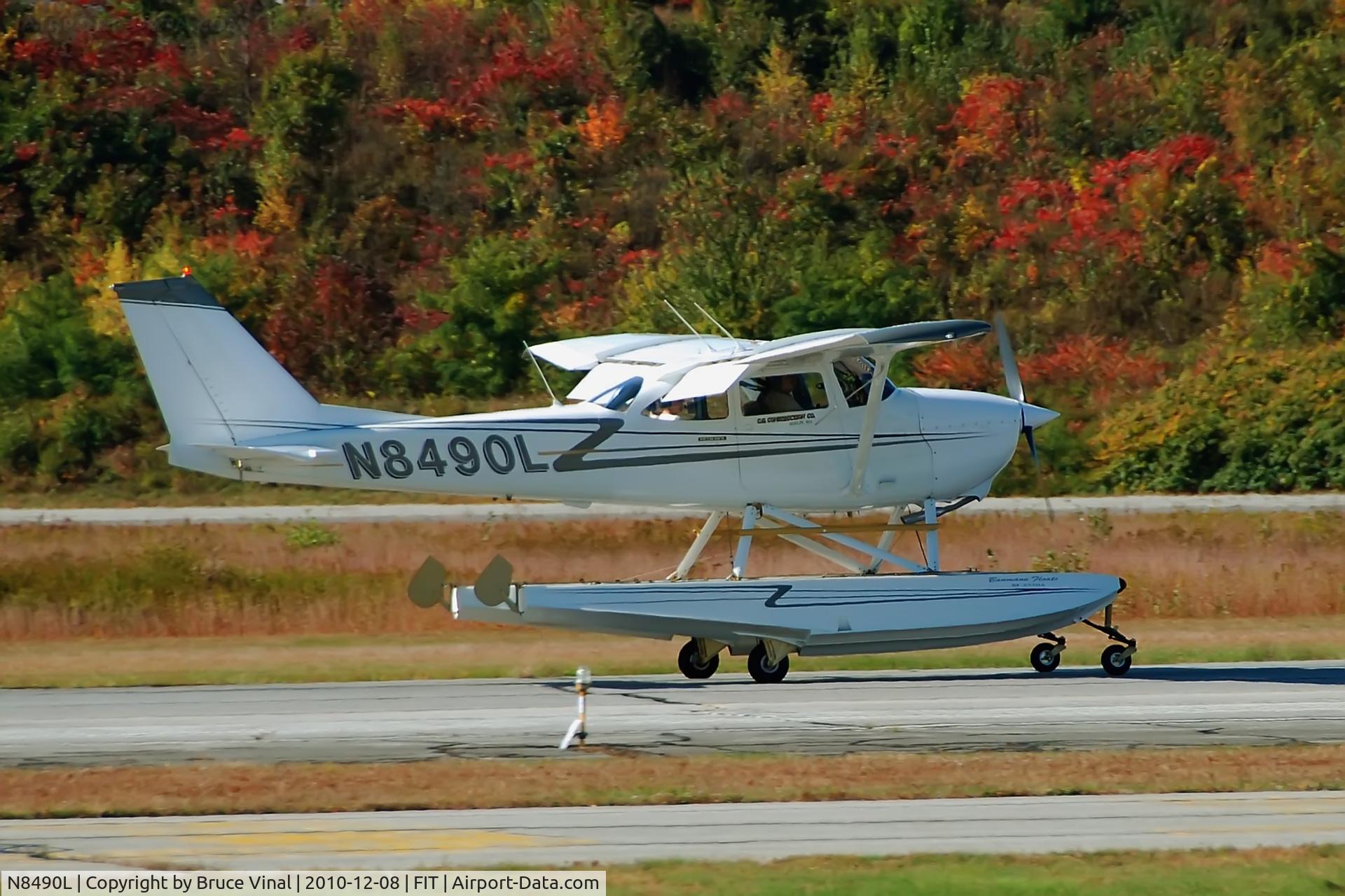 N8490L, 1968 Cessna 172I C/N 17256690, This sharp looking 172 on floats not showing it's age