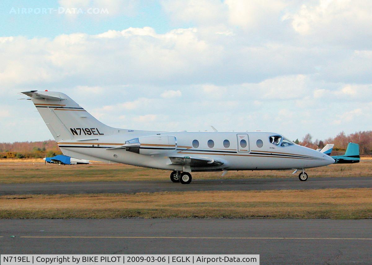 N719EL, Raytheon Hawker 400XP C/N RK-488, TAXYING TO THE TERMINAL