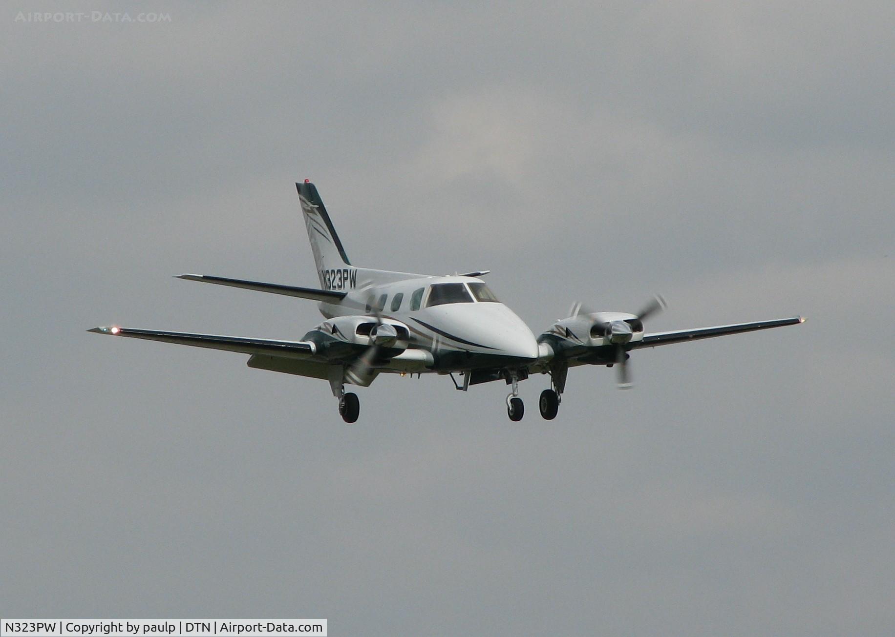 N323PW, 1980 Beech B-60 Duke C/N P-541, Landing on runway 14 at the Shreveport Downtown airport.