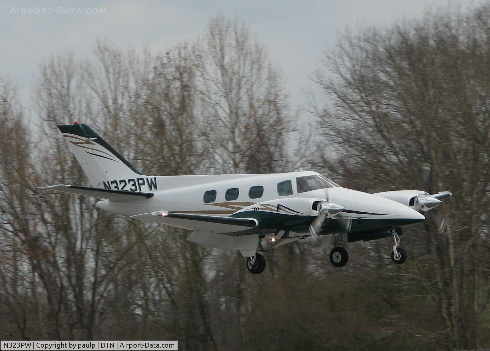 N323PW, 1980 Beech B-60 Duke C/N P-541, Landing on runway 14 at Downtown Shreveport.