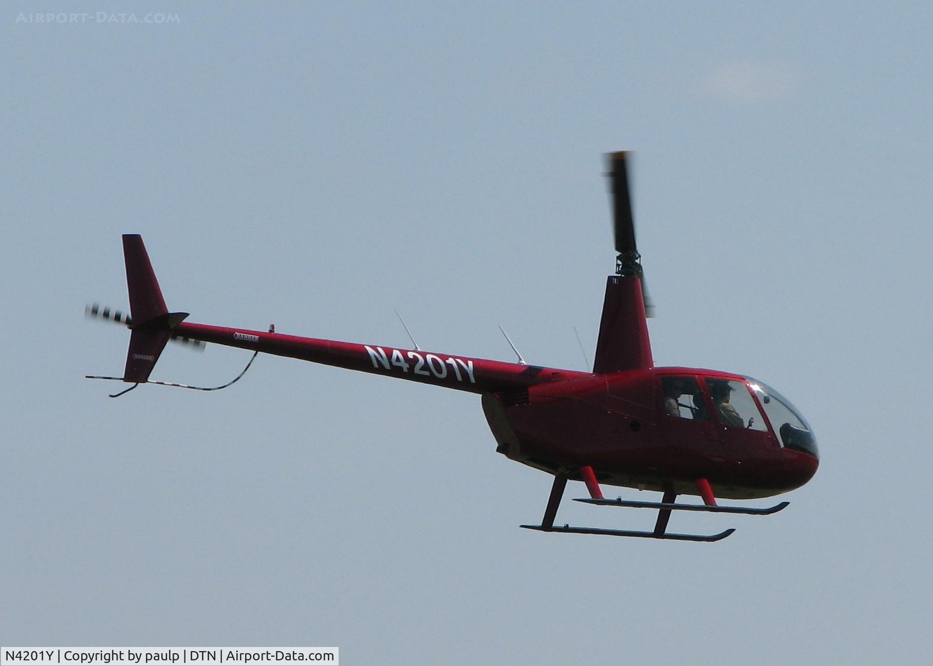 N4201Y, Robinson R44 II C/N 12593, Leaving the Shreveport Downtown airport.