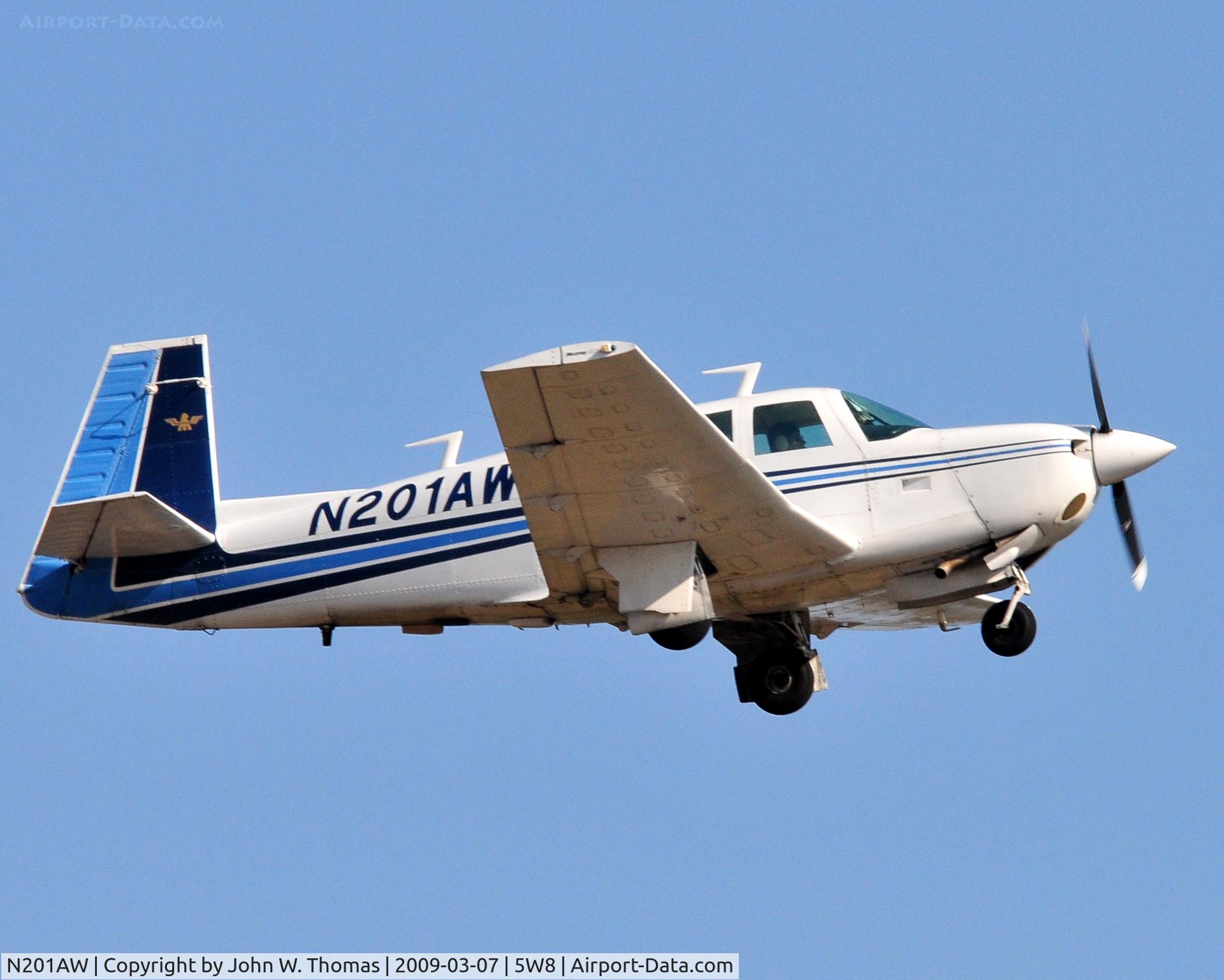 N201AW, 1978 Mooney M20J 201 C/N 24-0420, Departing runway 22