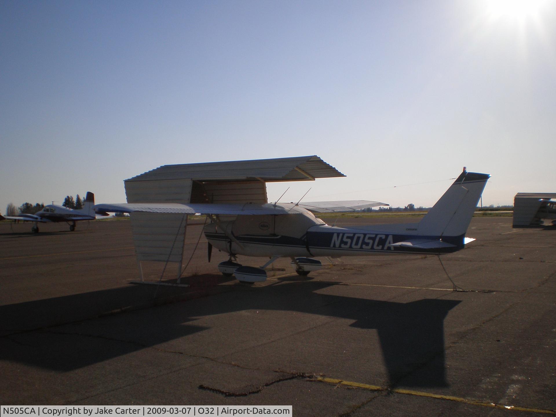 N505CA, 1975 Cessna 150M C/N 15076821, At reedley Muni.