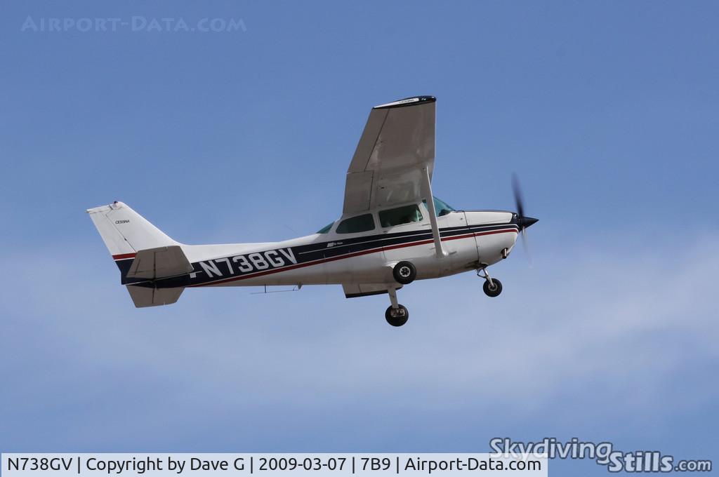 N738GV, 1977 Cessna 172N C/N 17269974, Departing Ellington, CT