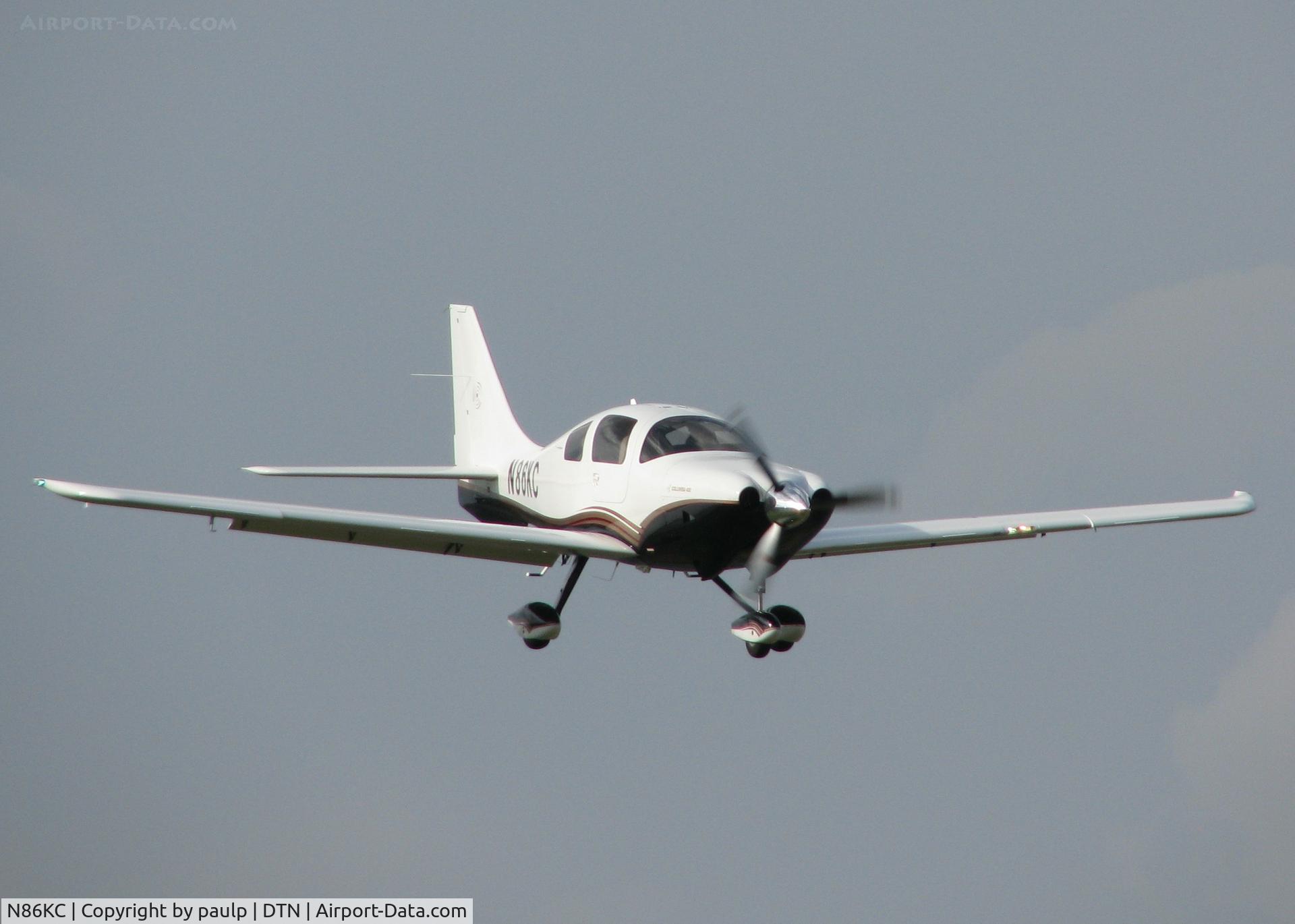 N86KC, 2006 Columbia Aircraft Mfg LC41-550FG C/N 41617, Landing at the Shreveport Downtown airport.