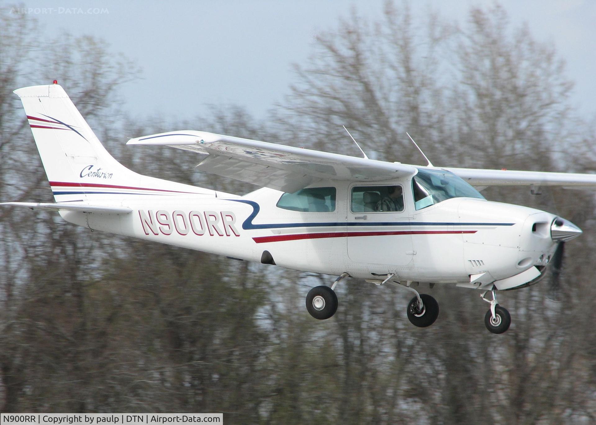 N900RR, 1982 Cessna 210N Centurion C/N 21064676, About to touch down on runway 14 at the Shreveport Downtown airport.